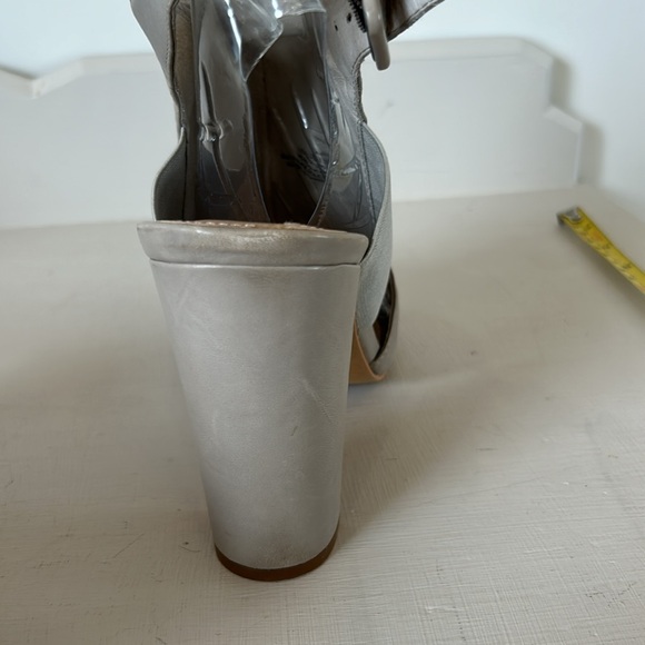 Vince Camuto open toe, sling back heels - Picture 7 of 9